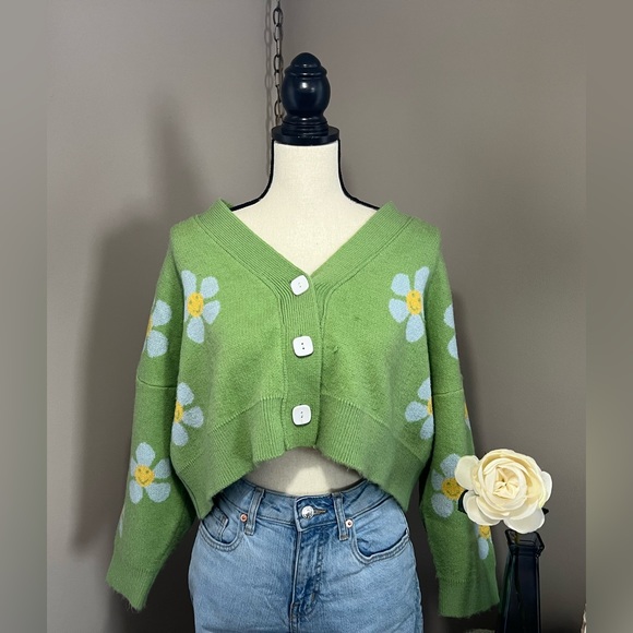 Fun Daisy Sweater - Picture 3 of 4